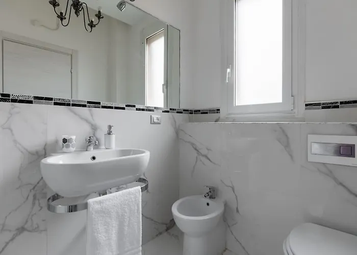 Ai Piedi Di San Luca - Parcheggio + 3 Bagni *