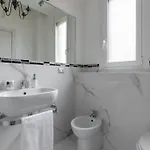 Ai Piedi Di San Luca - Parcheggio + 3 Bagni *